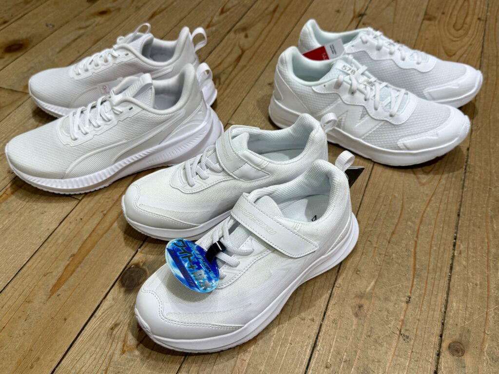 新学期に向けて白スニーカーも充実！
