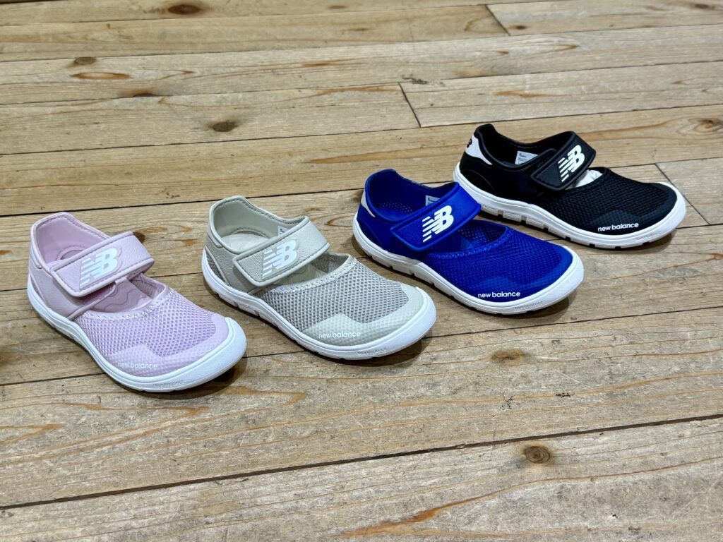 ニューバランス 〝水陸両用〟キッズサンダル 208